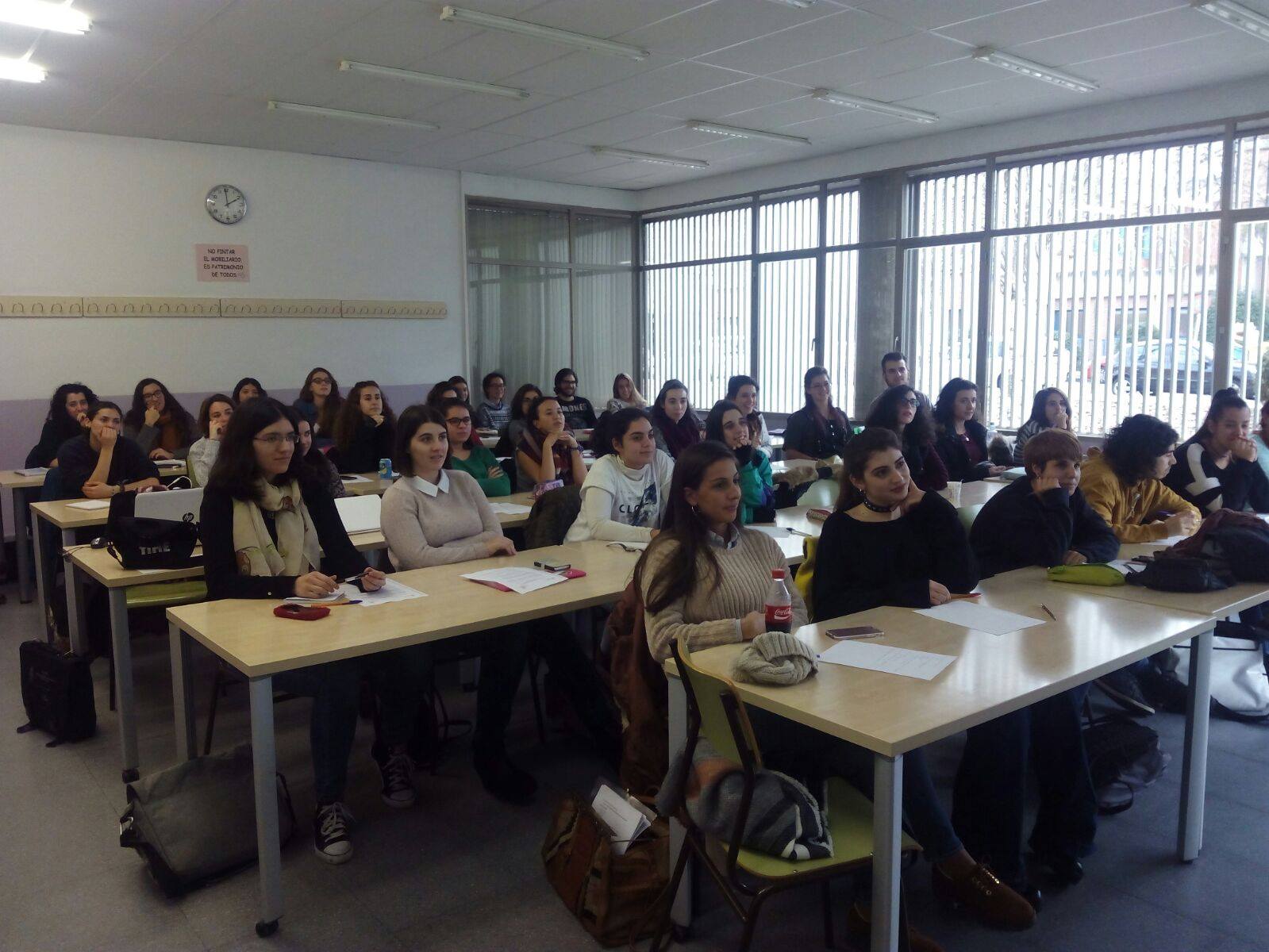 Segundo grupo de la Universidad Autónoma de Madrid atendiendo a las formaciones.