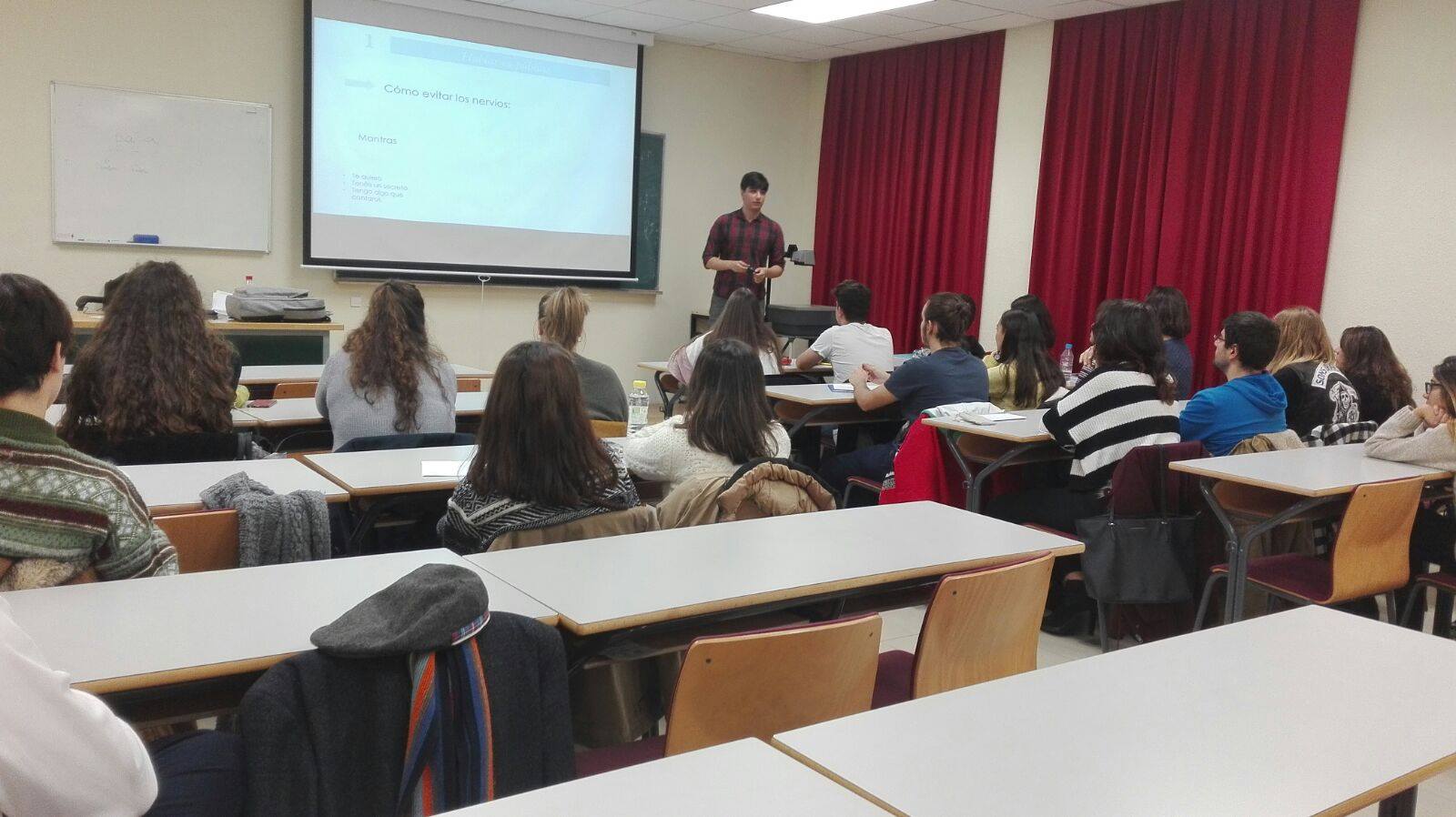 Explicación de conceptos sobre los estigmas durante las formaciones.