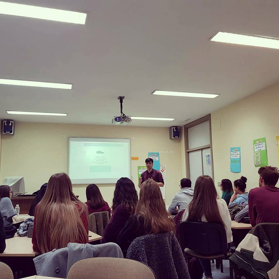 Alumnos y alumnas de la UNIZar atendiendo a las formaciones de Mind the Mind.