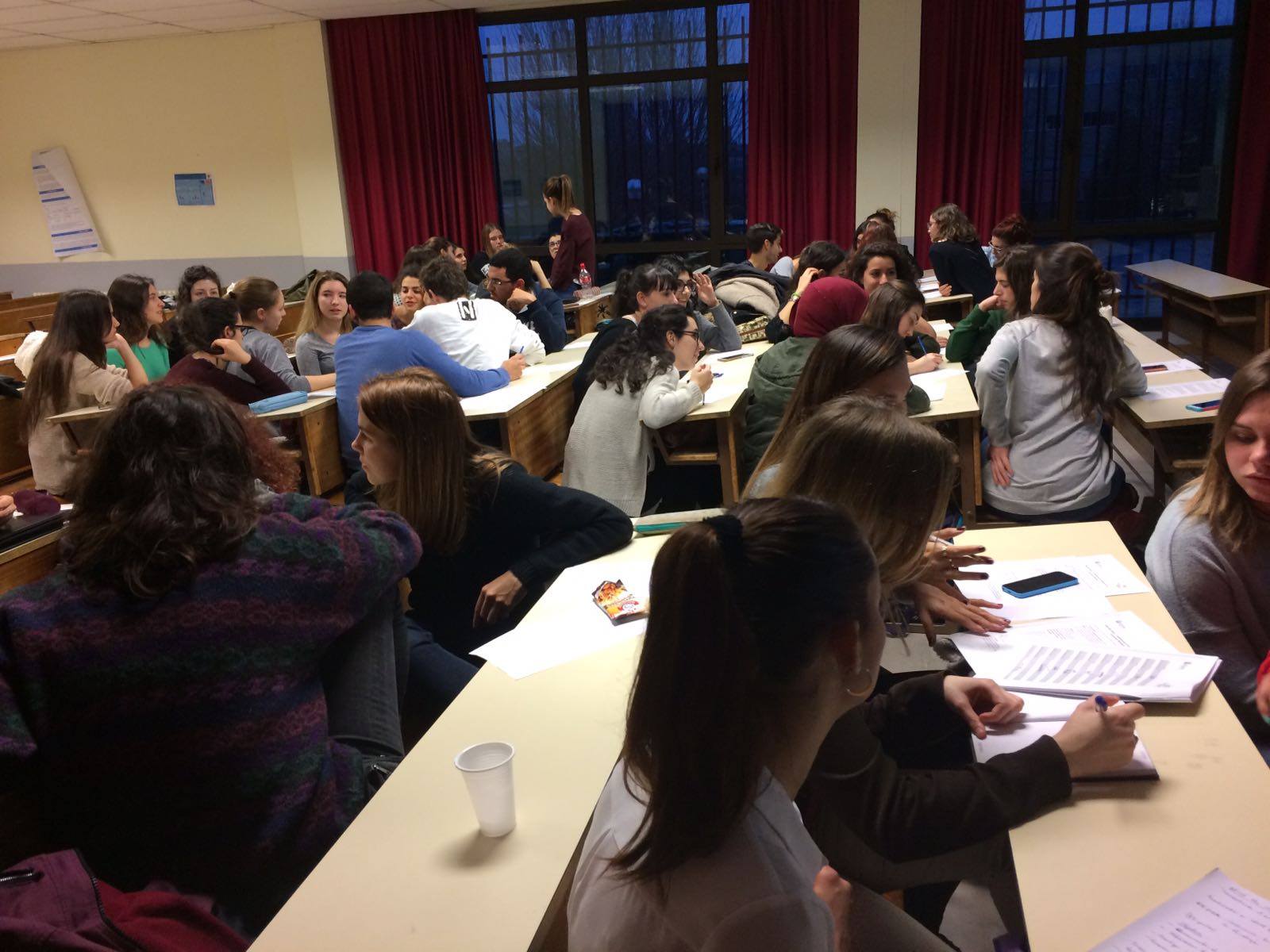 Actividad por grupos durante la formación de la Universidad Complutense de Madrid.